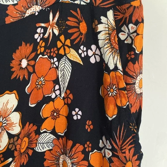 XL floral, flowy wide leg pants - Picture 5 of 9